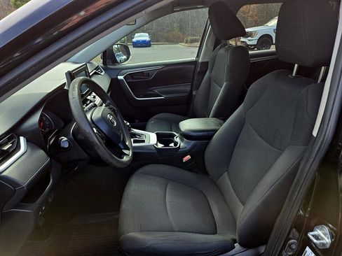 Used 2020 Toyota RAV4 LE image 11