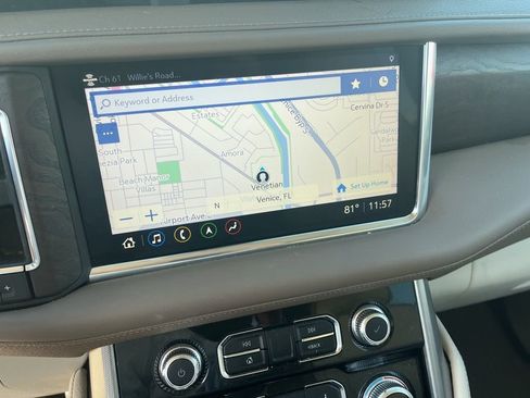 Used 2021 GMC Yukon Denali w/ Denali Premium Package image 11