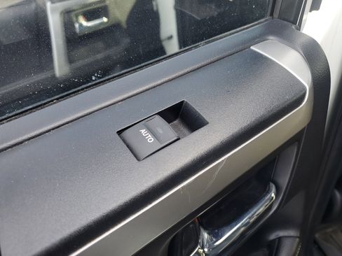 Used 2015 Toyota 4Runner Limited image 33