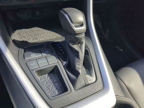 Used 2022 Toyota RAV4 XLE Premium image 26