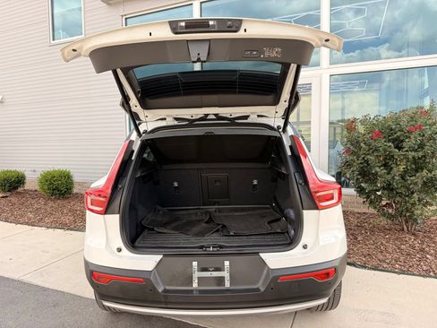 Used 2020 Volvo XC40 T4 Momentum w/ Protection Package FWD image 38