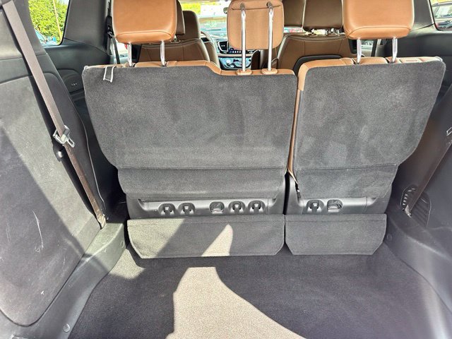 Used 2019 Chrysler Pacifica Limited w/ Tire & Wheel Group FWD image 23