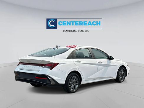 Used 2024 Hyundai Elantra SEL FWD image 6