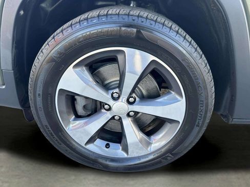 Used 2019 Jeep Cherokee Limited image 32