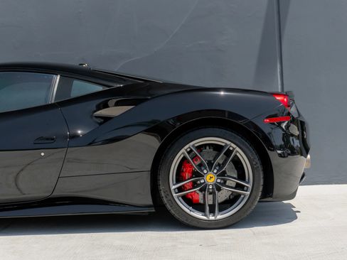 Used 2018 Ferrari 488 GTB RWD image 20
