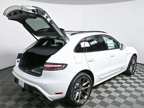 New 2026 Porsche Macan GTS image 36