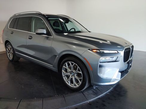 Used 2023 BMW X7 xDrive40i w/ Premium Package image 4