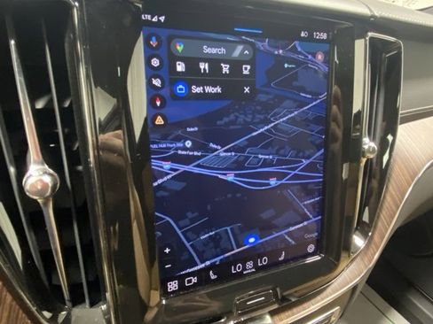 Certified 2022 Volvo XC60 B6 Inscription w/ Advanced Package image 17