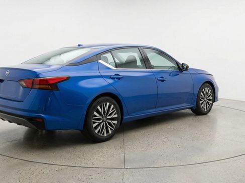 Used 2025 Nissan Altima 2.5 SV image 9