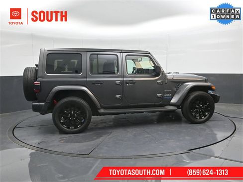 Used 2022 Jeep Wrangler Unlimited Sahara image 3