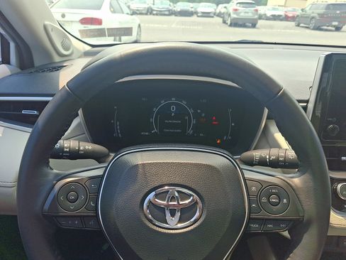 Used 2024 Toyota Corolla Cross XLE w/ Convenience Package AWD/4WD image 19