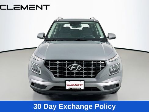Used 2022 Hyundai Venue SEL w/ Cargo Package FWD image 3