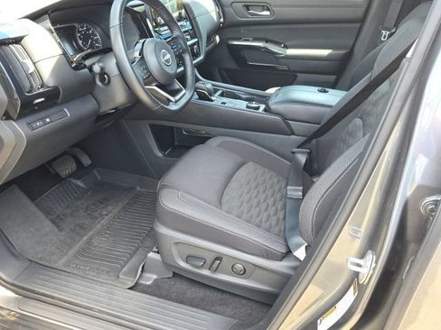 Used 2022 Nissan Pathfinder SV AWD/4WD image 12