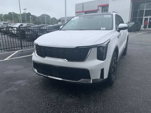 Used 2024 Kia Sorento S w/ Panoramic Sunroof Package FWD image 4
