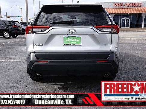 Used 2022 Toyota RAV4 LE image 4