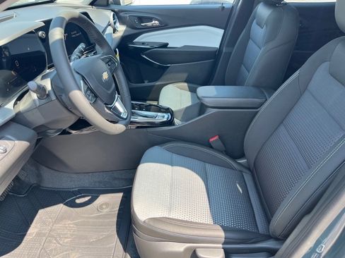 New 2025 Chevrolet Trax LT w/ Sunroof Package image 5