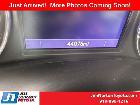 Used 2021 Buick Enclave Essence FWD image 7