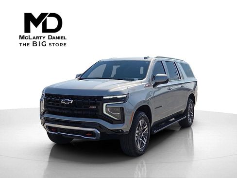 Certified 2025 Chevrolet Suburban Z71 image 2