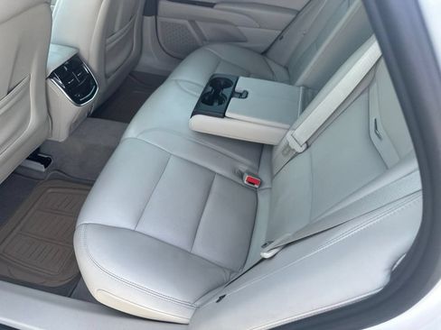 Used 2013 Cadillac XTS Luxury FWD image 24
