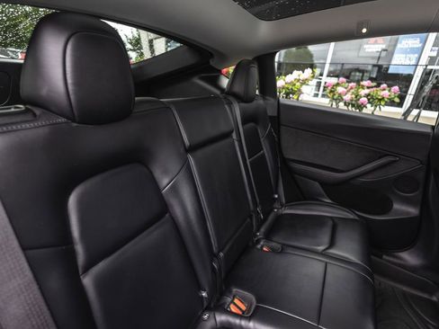 Used 2025 Tesla Model Y Long Range RWD image 30