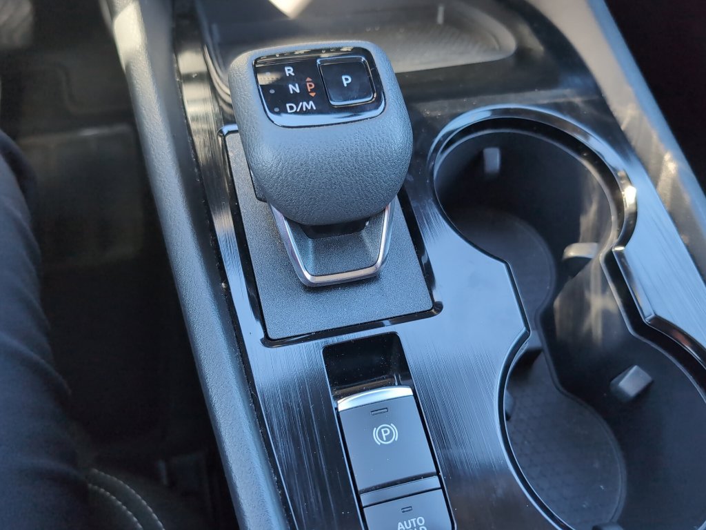 Used 2023 Nissan Rogue S AWD/4WD image 5