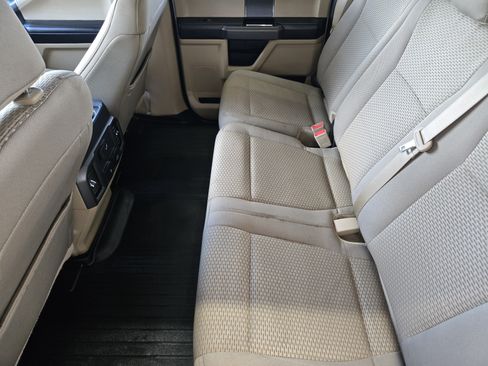 Certified 2018 Ford F250 XLT w/ XLT Premium Package AWD/4WD image 21