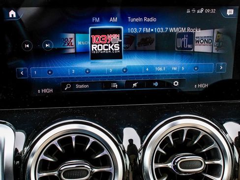 Used 2022 Mercedes-Benz GLB 250 4MATIC image 21