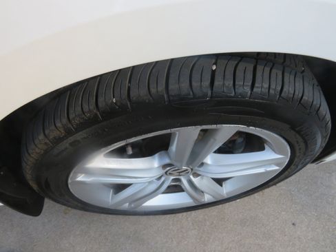 Used 2013 Volkswagen Passat TDI SEL Premium image 34