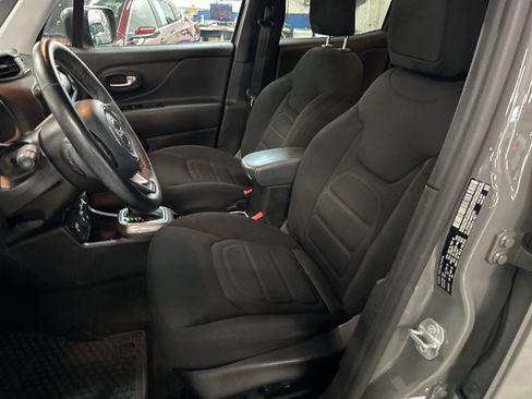 Used 2022 Jeep Renegade Latitude w/ Convenience Group AWD/4WD image 17