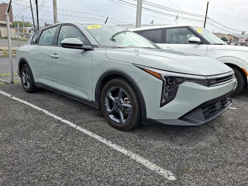 Used 2025 Kia K4 FWD image 2