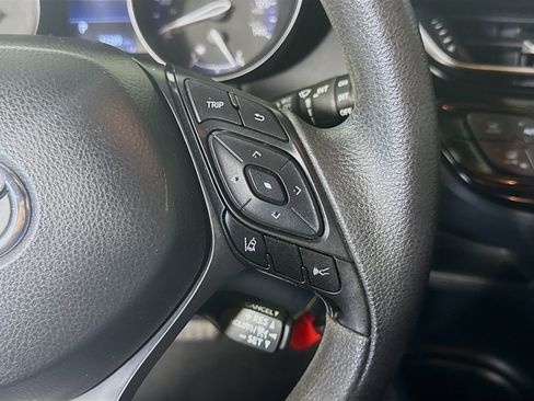 Used 2019 Toyota C-HR LE FWD image 15