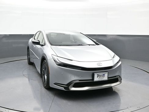 Certified 2024 Toyota Prius Prime SE image 3