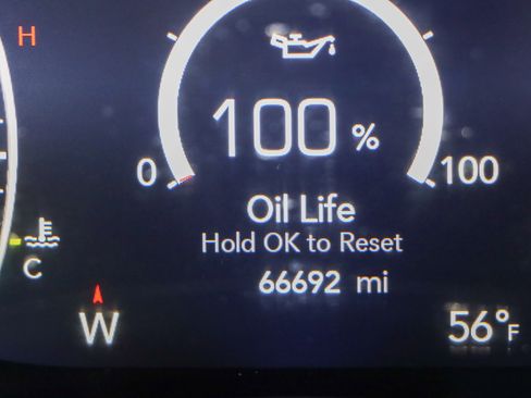 Used 2023 Chrysler Pacifica Touring-L image 16