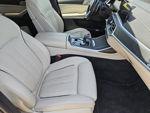 Used 2022 BMW X7 M50i AWD/4WD image 14