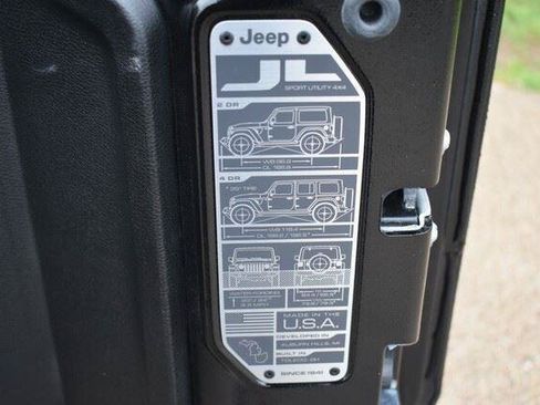 Used 2025 Jeep Wrangler Sahara 4xe AWD/4WD image 22