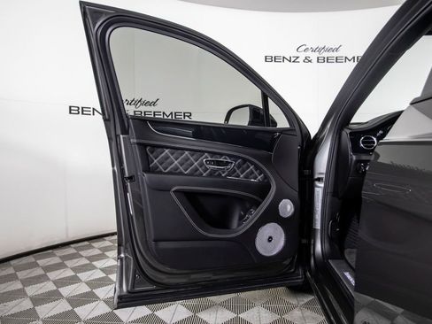 Used 2022 Bentley Bentayga image 29