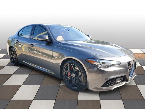 Used 2023 Alfa Romeo Giulia Ti image 3