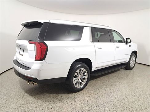 Used 2024 GMC Yukon XL Denali image 5