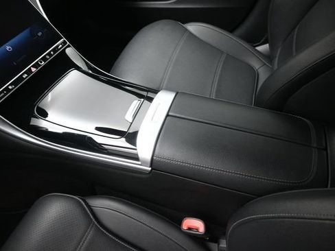Used 2025 Mercedes-Benz C 300 Sedan image 31