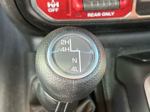 Used 2025 Jeep Gladiator Mojave w/ Convenience Group image 39