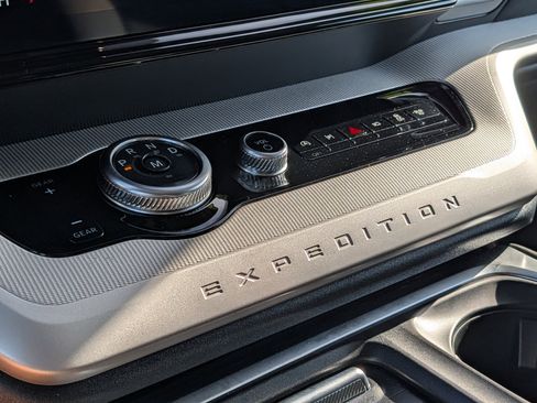 Used 2025 Ford Expedition Active image 34