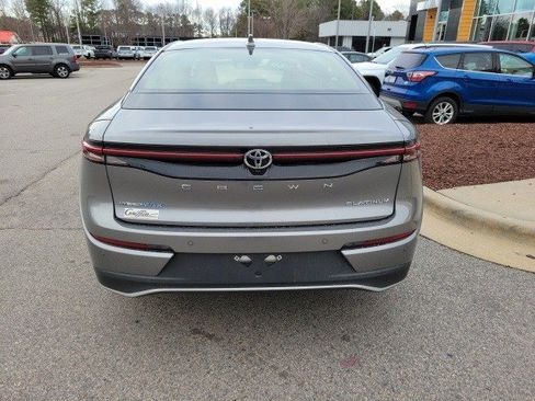 Used 2023 Toyota Crown Platinum image 4