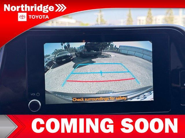 Used 2024 Toyota Highlander XLE AWD/4WD image 9