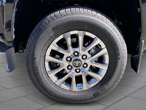 Used 2024 Toyota Tacoma Limited w/ Limited Package (LT) image 10