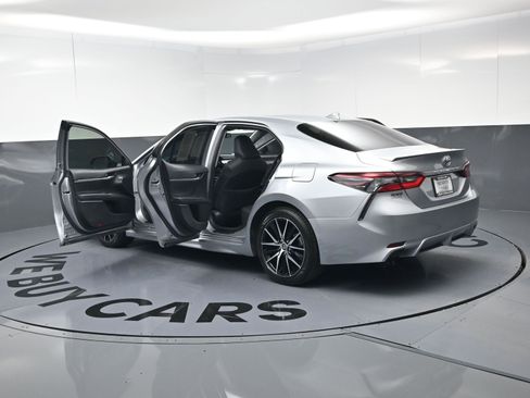 Used 2024 Toyota Camry SE image 27