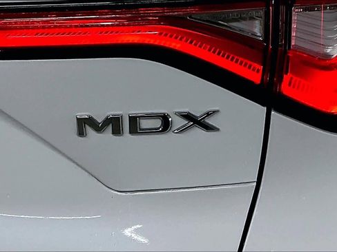 Used 2023 Acura MDX SH-AWD w/ Advance Package image 11