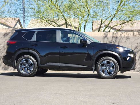 Used 2024 Nissan Rogue SV w/ SV Premium Package FWD image 10