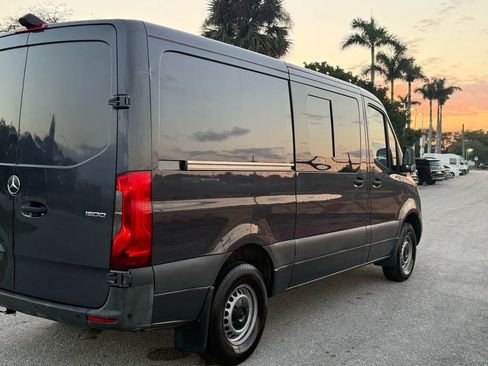 Used 2020 Mercedes-Benz Sprinter 1500 image 4