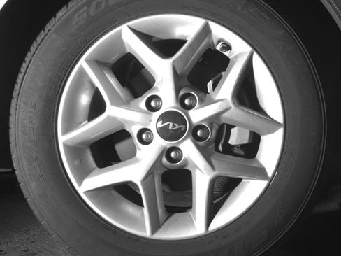 Used 2025 Kia Soul LX w/ LX Technology Package FWD image 16