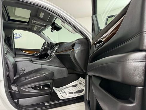 Used 2019 Cadillac Escalade Luxury image 20